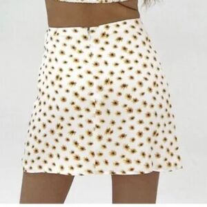 WeWoreWhat Women's Ditsy Daisies Mini Slip Skirt NWT Size Small Petite Back Zip